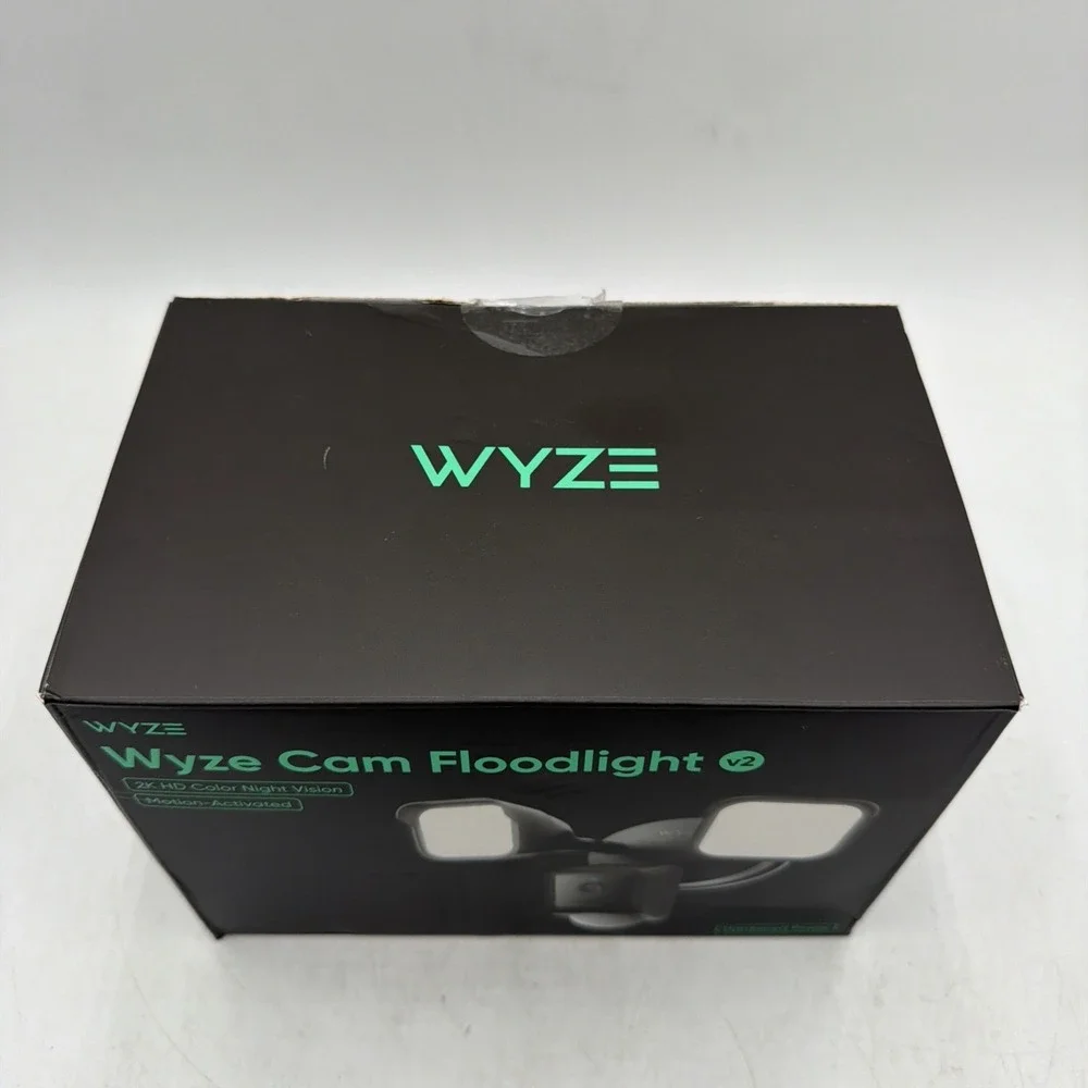 Wyze Cam Floodlight V2 Motion-Activated 2K HD Color Night Vision Camera